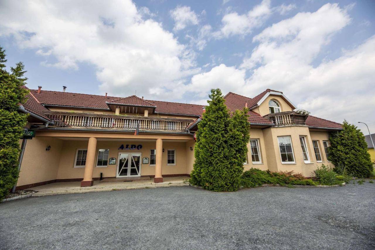 Hotel Aldo Uničov 外观 照片